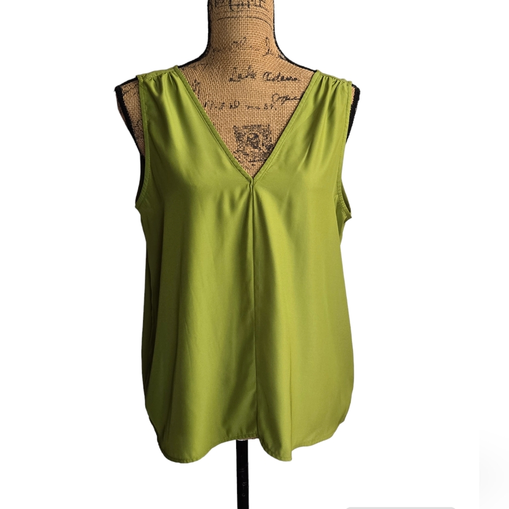 HIATUS V-Neck Tank Blouse Sz Large NWT Green